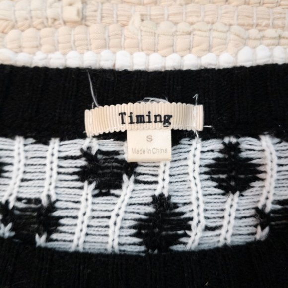 Black and White Polka Dot Cozy Knit Crewneck Sweater in Size S - Picture 4 of 10